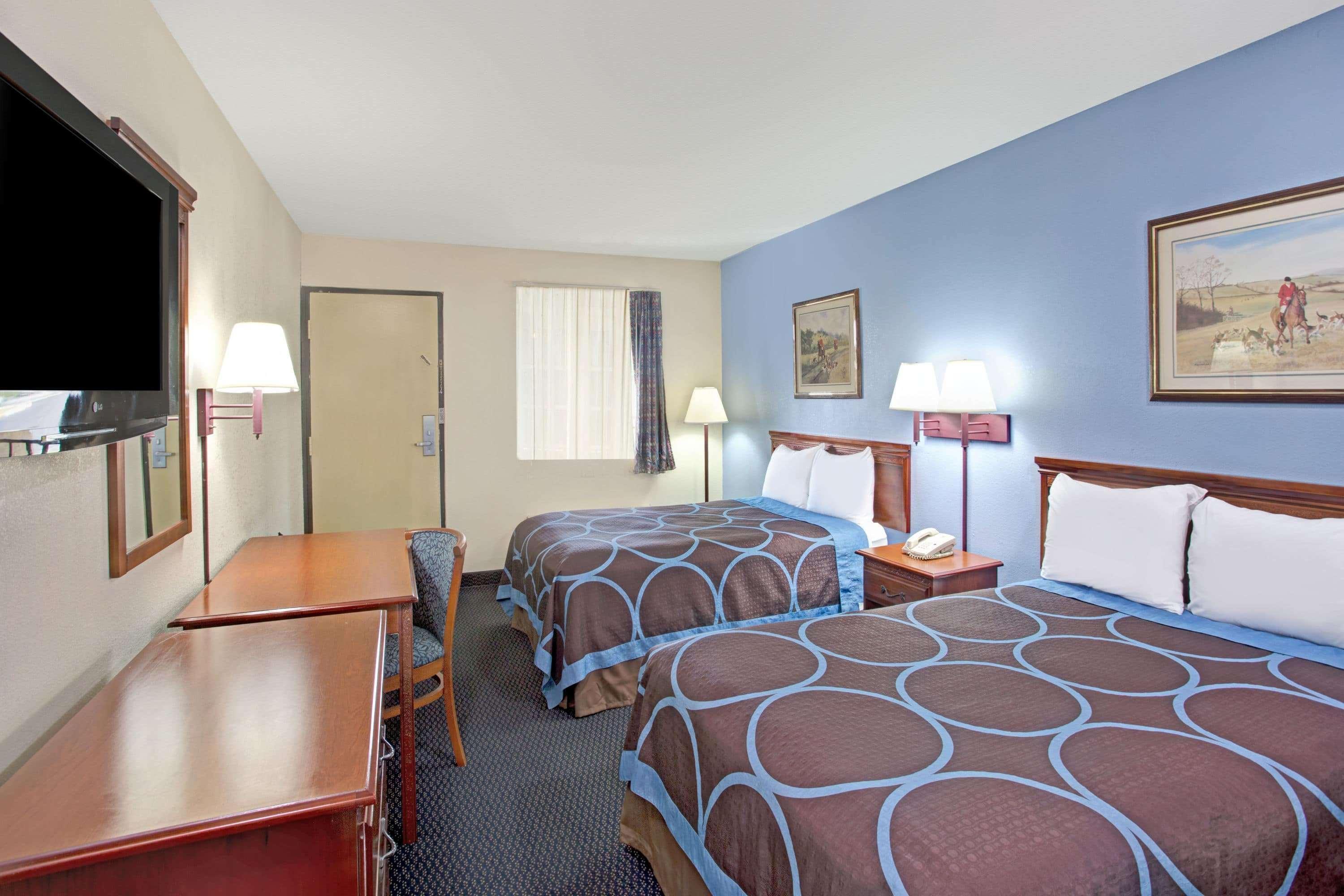 Super 8 By Wyndham Suwanee Hotel Exterior photo