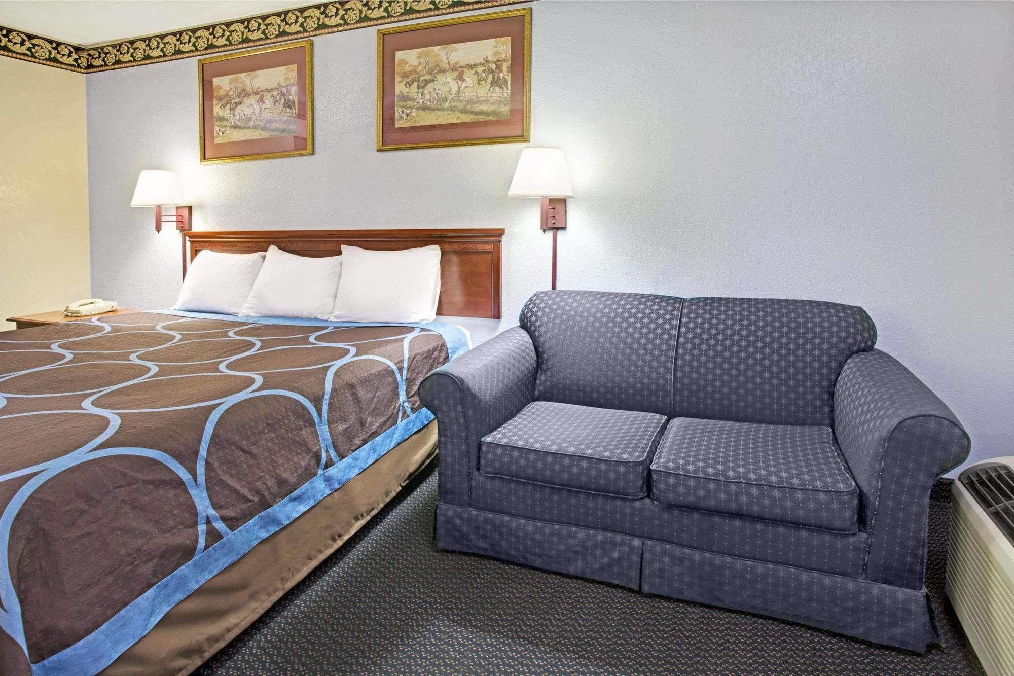 Super 8 By Wyndham Suwanee Hotel Exterior photo