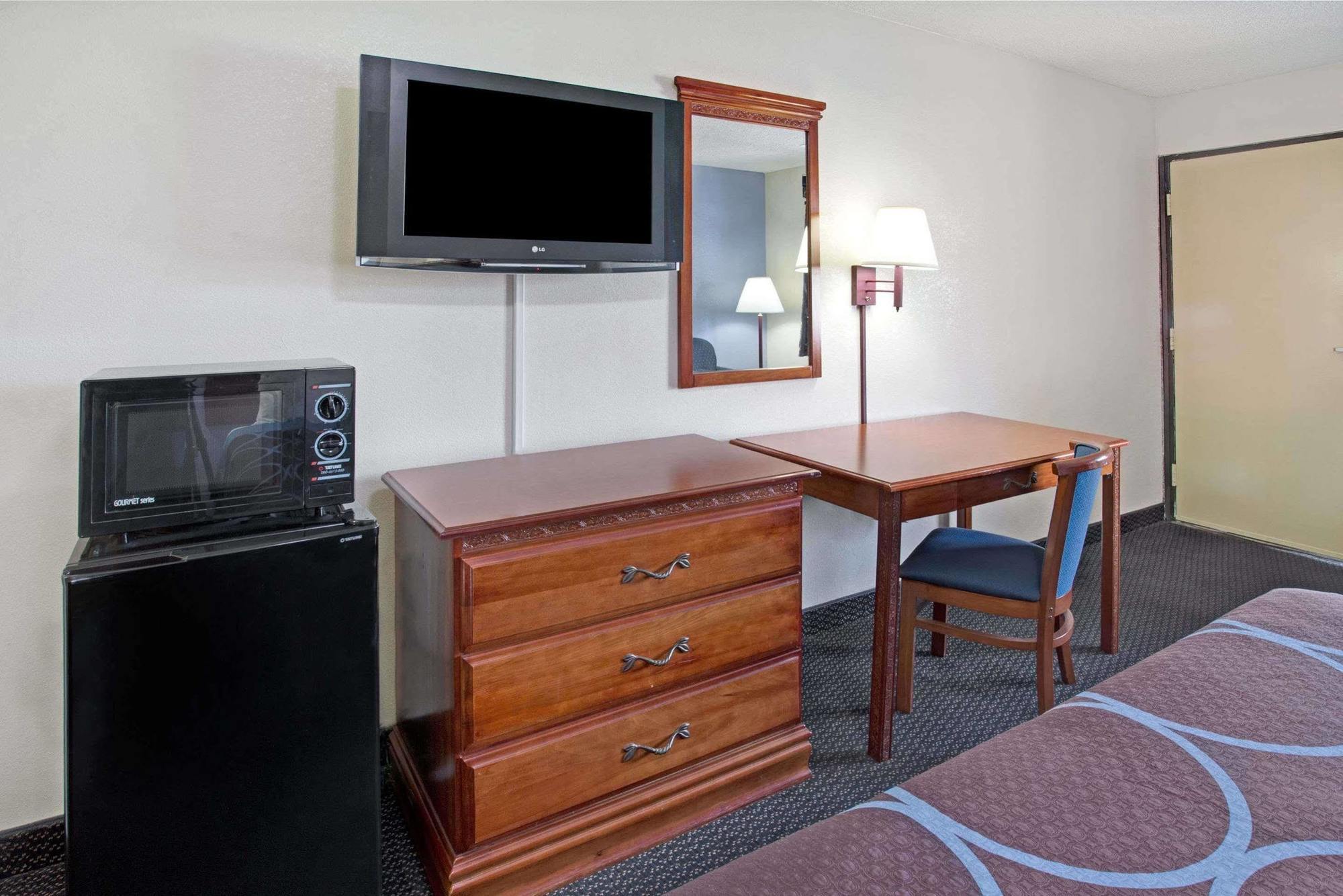 Super 8 By Wyndham Suwanee Hotel Exterior photo
