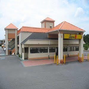 Super 8 By Wyndham Suwanee Hotel Exterior photo