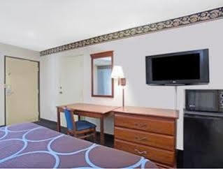 Super 8 By Wyndham Suwanee Hotel Exterior photo